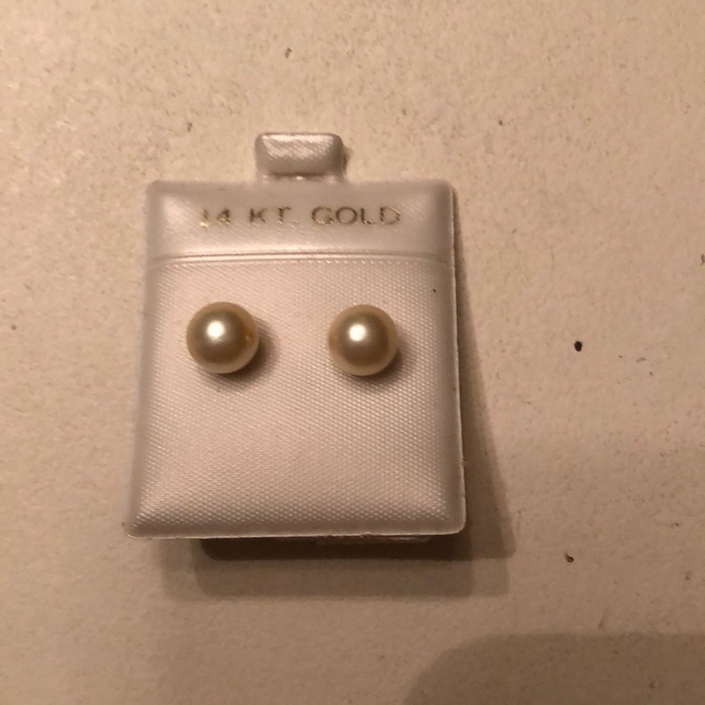 14K gold pearl earrings
